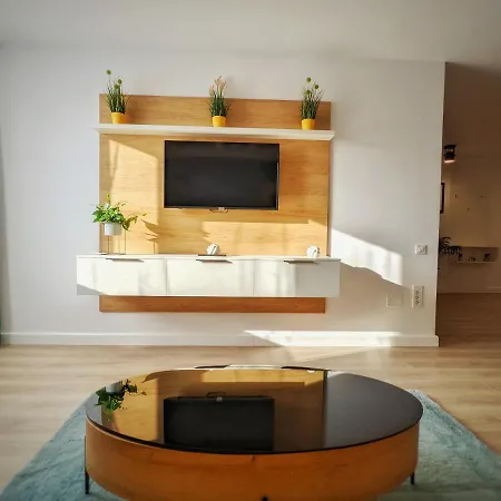 Airport Apartment *